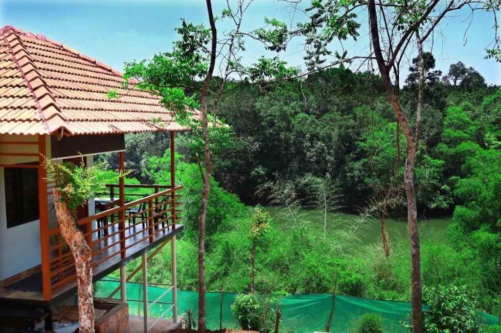 Happydays Hut Villa Mananthavady Exteriör bild
