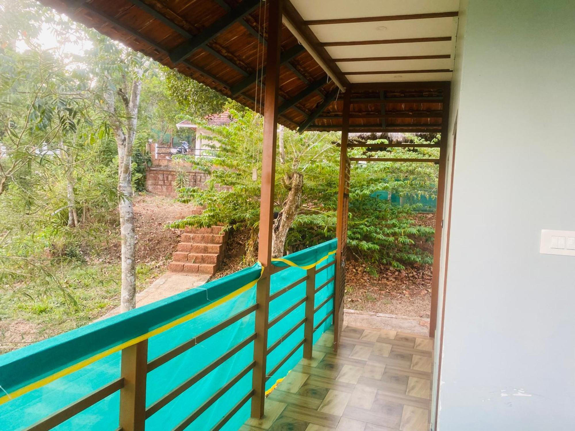 Happydays Hut Villa Mananthavady Exteriör bild